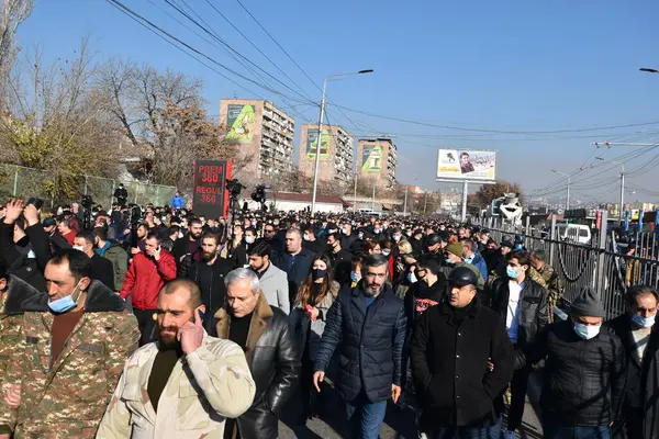 Ermenistan başbakanı Nikol Paşinyan önderliğindeki Yas Yürüyüşü, 19 Aralık 2020 'de vatanları Artsakh Cumhuriyeti' ni Azero-Türkçe terörizmden korumaya çalışırken ölenleri anmak için düzenlendi.
