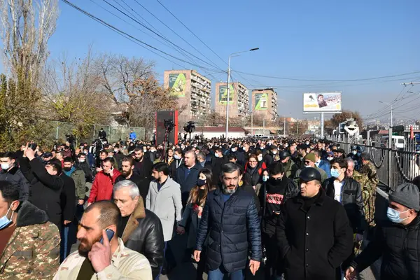 Ermenistan başbakanı Nikol Paşinyan önderliğindeki Yas Yürüyüşü, 19 Aralık 2020 'de vatanları Artsakh Cumhuriyeti' ni Azero-Türkçe terörizmden korumaya çalışırken ölenleri anmak için düzenlendi.