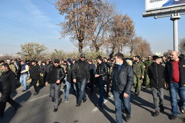 Ermenistan başbakanı Nikol Paşinyan önderliğindeki Yas Yürüyüşü, 19 Aralık 2020 'de vatanları Artsakh Cumhuriyeti' ni Azero-Türkçe terörizmden korumaya çalışırken ölenleri anmak için düzenlendi.