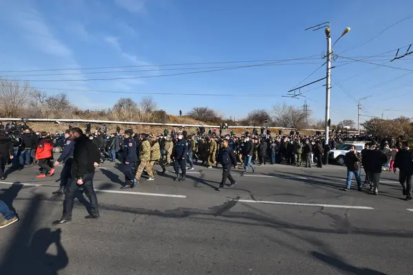 Ermenistan başbakanı Nikol Paşinyan önderliğindeki Yas Yürüyüşü, 19 Aralık 2020 'de vatanları Artsakh Cumhuriyeti' ni Azero-Türkçe terörizmden korumaya çalışırken ölenleri anmak için düzenlendi.