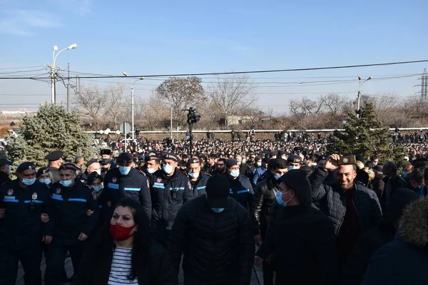 Ermenistan başbakanı Nikol Paşinyan önderliğindeki Yas Yürüyüşü, 19 Aralık 2020 'de vatanları Artsakh Cumhuriyeti' ni Azero-Türkçe terörizmden korumaya çalışırken ölenleri anmak için düzenlendi.