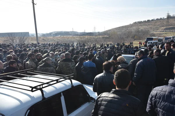 Ermenistan başbakanı Nikol Paşinyan önderliğindeki Yas Yürüyüşü, 19 Aralık 2020 'de vatanları Artsakh Cumhuriyeti' ni Azero-Türkçe terörizmden korumaya çalışırken ölenleri anmak için düzenlendi.