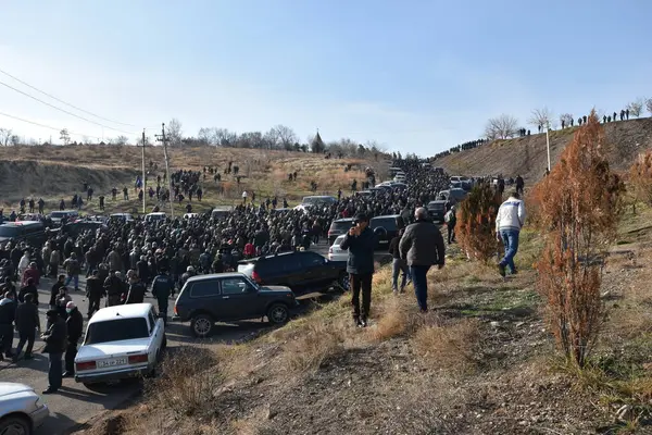 Ermenistan başbakanı Nikol Paşinyan önderliğindeki Yas Yürüyüşü, 19 Aralık 2020 'de vatanları Artsakh Cumhuriyeti' ni Azero-Türkçe terörizmden korumaya çalışırken ölenleri anmak için düzenlendi.