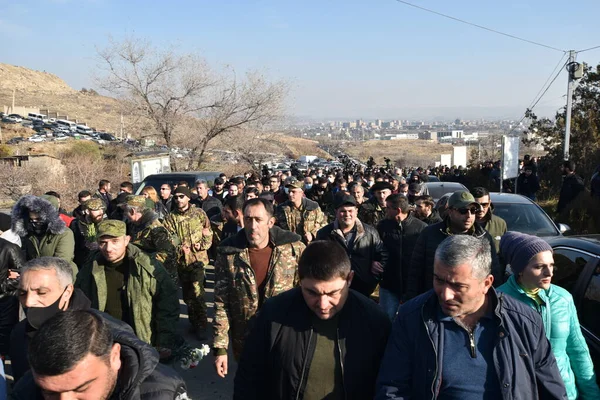 Ermenistan başbakanı Nikol Paşinyan önderliğindeki Yas Yürüyüşü, 19 Aralık 2020 'de vatanları Artsakh Cumhuriyeti' ni Azero-Türkçe terörizmden korumaya çalışırken ölenleri anmak için düzenlendi.