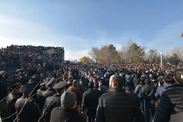 Ermenistan başbakanı Nikol Paşinyan önderliğindeki Yas Yürüyüşü, 19 Aralık 2020 'de vatanları Artsakh Cumhuriyeti' ni Azero-Türkçe terörizmden korumaya çalışırken ölenleri anmak için düzenlendi.