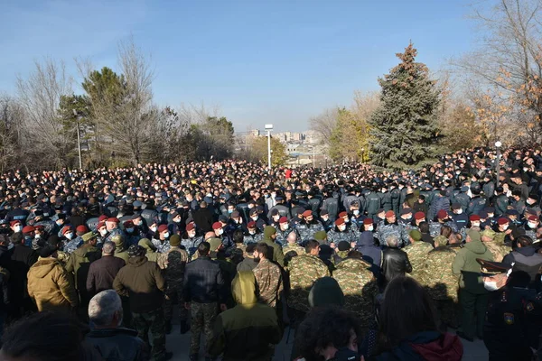 Ermenistan başbakanı Nikol Paşinyan önderliğindeki Yas Yürüyüşü, 19 Aralık 2020 'de vatanları Artsakh Cumhuriyeti' ni Azero-Türkçe terörizmden korumaya çalışırken ölenleri anmak için düzenlendi.