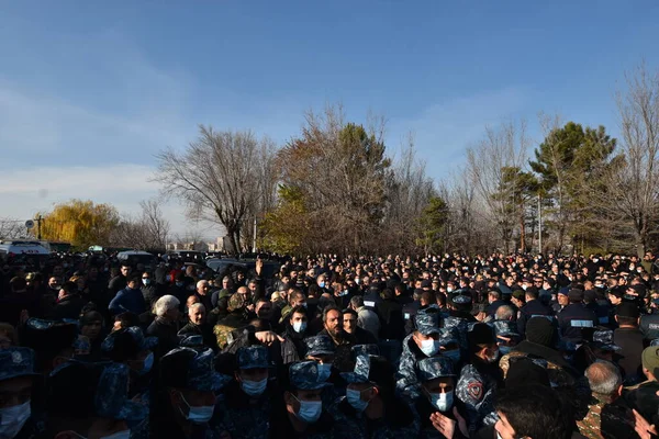 Ermenistan başbakanı Nikol Paşinyan önderliğindeki Yas Yürüyüşü, 19 Aralık 2020 'de vatanları Artsakh Cumhuriyeti' ni Azero-Türkçe terörizmden korumaya çalışırken ölenleri anmak için düzenlendi.