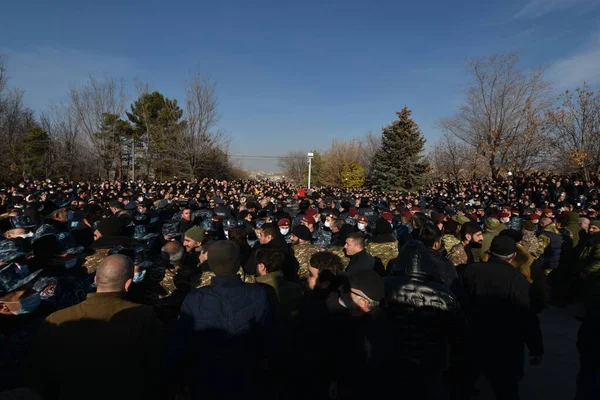 Ermenistan başbakanı Nikol Paşinyan önderliğindeki Yas Yürüyüşü, 19 Aralık 2020 'de vatanları Artsakh Cumhuriyeti' ni Azero-Türkçe terörizmden korumaya çalışırken ölenleri anmak için düzenlendi.