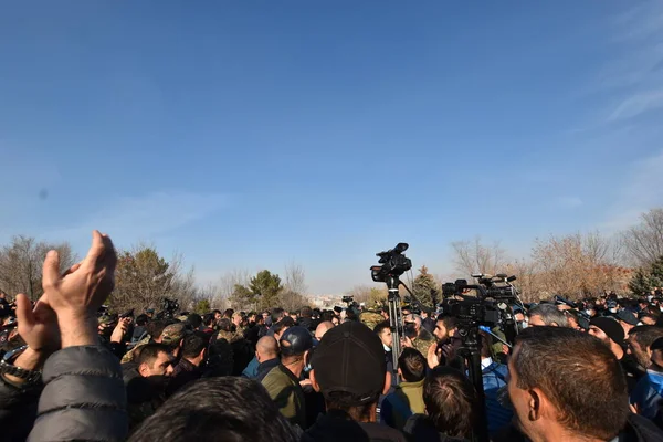 Ermenistan başbakanı Nikol Paşinyan önderliğindeki Yas Yürüyüşü, 19 Aralık 2020 'de vatanları Artsakh Cumhuriyeti' ni Azero-Türkçe terörizmden korumaya çalışırken ölenleri anmak için düzenlendi.