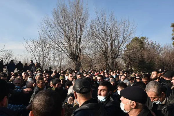 Ermenistan başbakanı Nikol Paşinyan önderliğindeki Yas Yürüyüşü, 19 Aralık 2020 'de vatanları Artsakh Cumhuriyeti' ni Azero-Türkçe terörizmden korumaya çalışırken ölenleri anmak için düzenlendi.