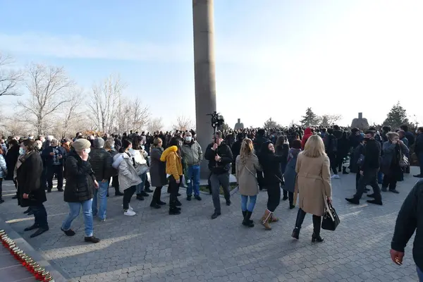 Ermenistan başbakanı Nikol Paşinyan önderliğindeki Yas Yürüyüşü, 19 Aralık 2020 'de vatanları Artsakh Cumhuriyeti' ni Azero-Türkçe terörizmden korumaya çalışırken ölenleri anmak için düzenlendi.