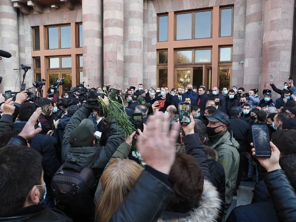 Ermenistan başbakanı Nikol Paşinyan önderliğindeki Yas Yürüyüşü, 19 Aralık 2020 'de vatanları Artsakh Cumhuriyeti' ni Azero-Türkçe terörizmden korumaya çalışırken ölenleri anmak için düzenlendi.