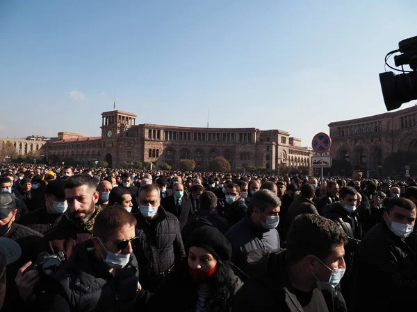 Ermenistan başbakanı Nikol Paşinyan önderliğindeki Yas Yürüyüşü, 19 Aralık 2020 'de vatanları Artsakh Cumhuriyeti' ni Azero-Türkçe terörizmden korumaya çalışırken ölenleri anmak için düzenlendi.