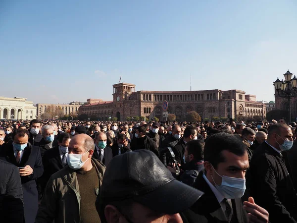 Ermenistan başbakanı Nikol Paşinyan önderliğindeki Yas Yürüyüşü, 19 Aralık 2020 'de vatanları Artsakh Cumhuriyeti' ni Azero-Türkçe terörizmden korumaya çalışırken ölenleri anmak için düzenlendi.