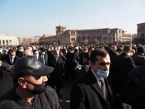 Ermenistan başbakanı Nikol Paşinyan önderliğindeki Yas Yürüyüşü, 19 Aralık 2020 'de vatanları Artsakh Cumhuriyeti' ni Azero-Türkçe terörizmden korumaya çalışırken ölenleri anmak için düzenlendi.