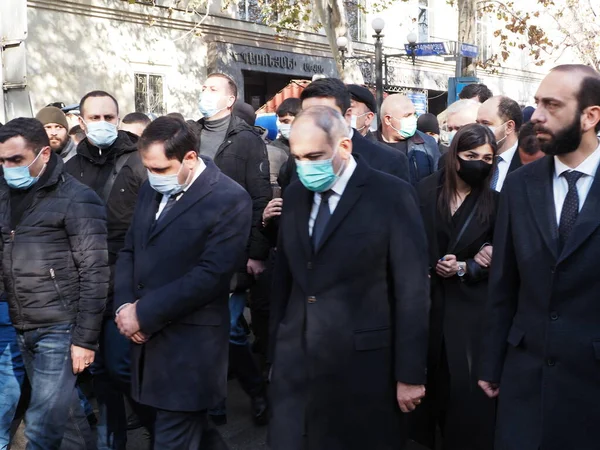 Ermenistan başbakanı Nikol Paşinyan önderliğindeki Yas Yürüyüşü, 19 Aralık 2020 'de vatanları Artsakh Cumhuriyeti' ni Azero-Türkçe terörizmden korumaya çalışırken ölenleri anmak için düzenlendi.