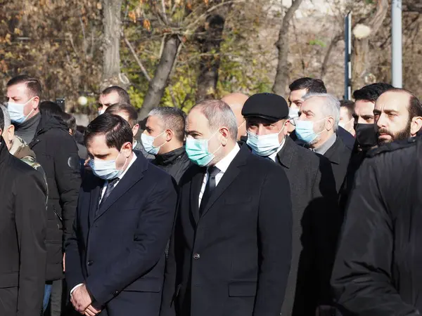 Ermenistan başbakanı Nikol Paşinyan önderliğindeki Yas Yürüyüşü, 19 Aralık 2020 'de vatanları Artsakh Cumhuriyeti' ni Azero-Türkçe terörizmden korumaya çalışırken ölenleri anmak için düzenlendi.