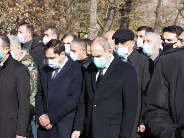 Ermenistan başbakanı Nikol Paşinyan önderliğindeki Yas Yürüyüşü, 19 Aralık 2020 'de vatanları Artsakh Cumhuriyeti' ni Azero-Türkçe terörizmden korumaya çalışırken ölenleri anmak için düzenlendi.