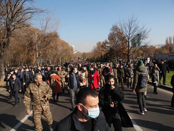 Ermenistan başbakanı Nikol Paşinyan önderliğindeki Yas Yürüyüşü, 19 Aralık 2020 'de vatanları Artsakh Cumhuriyeti' ni Azero-Türkçe terörizmden korumaya çalışırken ölenleri anmak için düzenlendi.