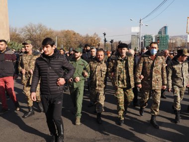 Ermenistan başbakanı Nikol Paşinyan önderliğindeki Yas Yürüyüşü, 19 Aralık 2020 'de vatanları Artsakh Cumhuriyeti' ni Azero-Türkçe terörizmden korumaya çalışırken ölenleri anmak için düzenlendi.