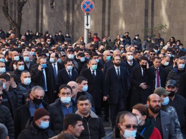 Ermenistan başbakanı Nikol Paşinyan önderliğindeki Yas Yürüyüşü, 19 Aralık 2020 'de vatanları Artsakh Cumhuriyeti' ni Azero-Türkçe terörizmden korumaya çalışırken ölenleri anmak için düzenlendi.