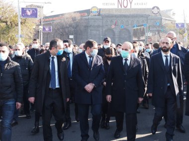 Ermenistan başbakanı Nikol Paşinyan önderliğindeki Yas Yürüyüşü, 19 Aralık 2020 'de vatanları Artsakh Cumhuriyeti' ni Azero-Türkçe terörizmden korumaya çalışırken ölenleri anmak için düzenlendi.