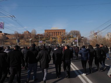 Ermenistan başbakanı Nikol Paşinyan önderliğindeki Yas Yürüyüşü, 19 Aralık 2020 'de vatanları Artsakh Cumhuriyeti' ni Azero-Türkçe terörizmden korumaya çalışırken ölenleri anmak için düzenlendi.