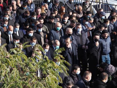 Ermenistan başbakanı Nikol Paşinyan önderliğindeki Yas Yürüyüşü, 19 Aralık 2020 'de vatanları Artsakh Cumhuriyeti' ni Azero-Türkçe terörizmden korumaya çalışırken ölenleri anmak için düzenlendi.