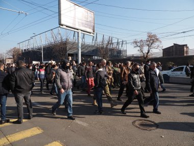 Ermenistan başbakanı Nikol Paşinyan önderliğindeki Yas Yürüyüşü, 19 Aralık 2020 'de vatanları Artsakh Cumhuriyeti' ni Azero-Türkçe terörizmden korumaya çalışırken ölenleri anmak için düzenlendi.