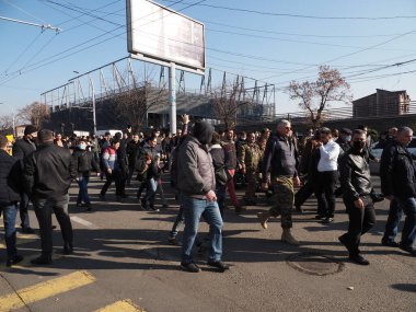 Ermenistan başbakanı Nikol Paşinyan önderliğindeki Yas Yürüyüşü, 19 Aralık 2020 'de vatanları Artsakh Cumhuriyeti' ni Azero-Türkçe terörizmden korumaya çalışırken ölenleri anmak için düzenlendi.