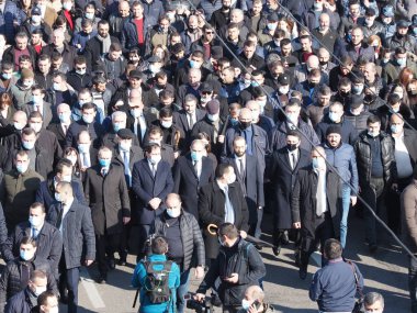 Ermenistan başbakanı Nikol Paşinyan önderliğindeki Yas Yürüyüşü, 19 Aralık 2020 'de vatanları Artsakh Cumhuriyeti' ni Azero-Türkçe terörizmden korumaya çalışırken ölenleri anmak için düzenlendi.