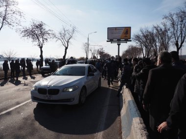Ermenistan başbakanı Nikol Paşinyan önderliğindeki Yas Yürüyüşü, 19 Aralık 2020 'de vatanları Artsakh Cumhuriyeti' ni Azero-Türkçe terörizmden korumaya çalışırken ölenleri anmak için düzenlendi.