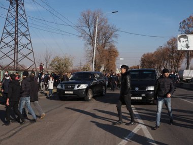 Ermenistan başbakanı Nikol Paşinyan önderliğindeki Yas Yürüyüşü, 19 Aralık 2020 'de vatanları Artsakh Cumhuriyeti' ni Azero-Türkçe terörizmden korumaya çalışırken ölenleri anmak için düzenlendi.