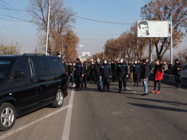 Ermenistan başbakanı Nikol Paşinyan önderliğindeki Yas Yürüyüşü, 19 Aralık 2020 'de vatanları Artsakh Cumhuriyeti' ni Azero-Türkçe terörizmden korumaya çalışırken ölenleri anmak için düzenlendi.