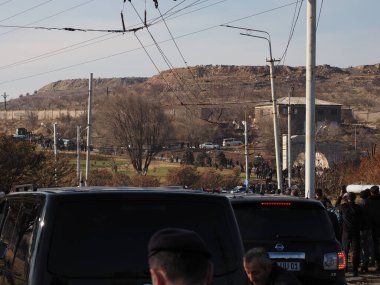 Ermenistan başbakanı Nikol Paşinyan önderliğindeki Yas Yürüyüşü, 19 Aralık 2020 'de vatanları Artsakh Cumhuriyeti' ni Azero-Türkçe terörizmden korumaya çalışırken ölenleri anmak için düzenlendi.