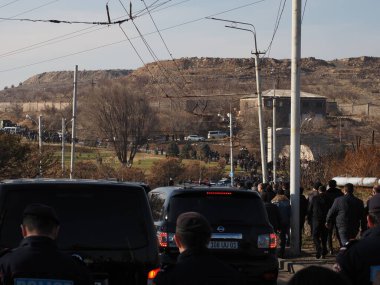 Ermenistan başbakanı Nikol Paşinyan önderliğindeki Yas Yürüyüşü, 19 Aralık 2020 'de vatanları Artsakh Cumhuriyeti' ni Azero-Türkçe terörizmden korumaya çalışırken ölenleri anmak için düzenlendi.