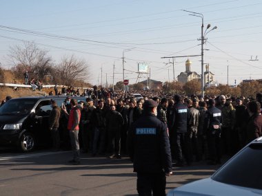 Ermenistan başbakanı Nikol Paşinyan önderliğindeki Yas Yürüyüşü, 19 Aralık 2020 'de vatanları Artsakh Cumhuriyeti' ni Azero-Türkçe terörizmden korumaya çalışırken ölenleri anmak için düzenlendi.