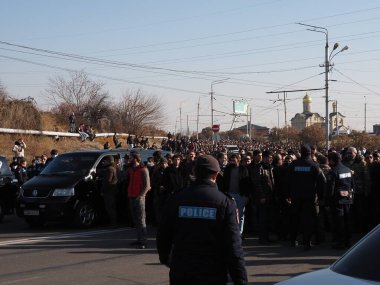 Ermenistan başbakanı Nikol Paşinyan önderliğindeki Yas Yürüyüşü, 19 Aralık 2020 'de vatanları Artsakh Cumhuriyeti' ni Azero-Türkçe terörizmden korumaya çalışırken ölenleri anmak için düzenlendi.