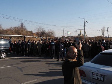 Ermenistan başbakanı Nikol Paşinyan önderliğindeki Yas Yürüyüşü, 19 Aralık 2020 'de vatanları Artsakh Cumhuriyeti' ni Azero-Türkçe terörizmden korumaya çalışırken ölenleri anmak için düzenlendi.