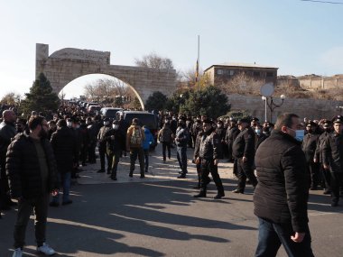 Ermenistan başbakanı Nikol Paşinyan önderliğindeki Yas Yürüyüşü, 19 Aralık 2020 'de vatanları Artsakh Cumhuriyeti' ni Azero-Türkçe terörizmden korumaya çalışırken ölenleri anmak için düzenlendi.