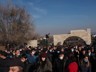 Ermenistan başbakanı Nikol Paşinyan önderliğindeki Yas Yürüyüşü, 19 Aralık 2020 'de vatanları Artsakh Cumhuriyeti' ni Azero-Türkçe terörizmden korumaya çalışırken ölenleri anmak için düzenlendi.