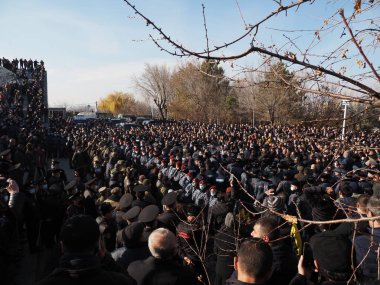 Ermenistan başbakanı Nikol Paşinyan önderliğindeki Yas Yürüyüşü, 19 Aralık 2020 'de vatanları Artsakh Cumhuriyeti' ni Azero-Türkçe terörizmden korumaya çalışırken ölenleri anmak için düzenlendi.