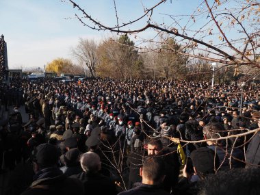 Ermenistan başbakanı Nikol Paşinyan önderliğindeki Yas Yürüyüşü, 19 Aralık 2020 'de vatanları Artsakh Cumhuriyeti' ni Azero-Türkçe terörizmden korumaya çalışırken ölenleri anmak için düzenlendi.
