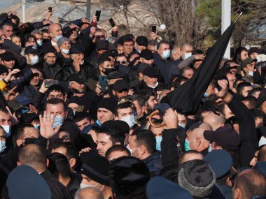 Ermenistan başbakanı Nikol Paşinyan önderliğindeki Yas Yürüyüşü, 19 Aralık 2020 'de vatanları Artsakh Cumhuriyeti' ni Azero-Türkçe terörizmden korumaya çalışırken ölenleri anmak için düzenlendi.