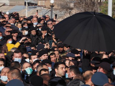 Ermenistan başbakanı Nikol Paşinyan önderliğindeki Yas Yürüyüşü, 19 Aralık 2020 'de vatanları Artsakh Cumhuriyeti' ni Azero-Türkçe terörizmden korumaya çalışırken ölenleri anmak için düzenlendi.