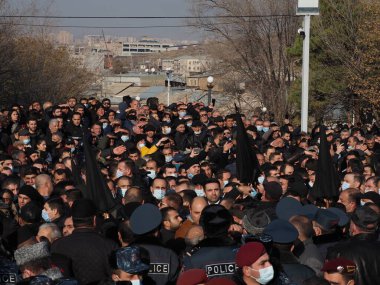 Ermenistan başbakanı Nikol Paşinyan önderliğindeki Yas Yürüyüşü, 19 Aralık 2020 'de vatanları Artsakh Cumhuriyeti' ni Azero-Türkçe terörizmden korumaya çalışırken ölenleri anmak için düzenlendi.