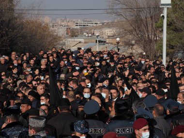 Ermenistan başbakanı Nikol Paşinyan önderliğindeki Yas Yürüyüşü, 19 Aralık 2020 'de vatanları Artsakh Cumhuriyeti' ni Azero-Türkçe terörizmden korumaya çalışırken ölenleri anmak için düzenlendi.