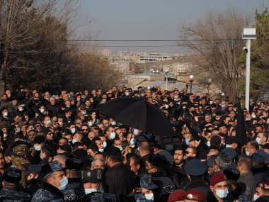 Ermenistan başbakanı Nikol Paşinyan önderliğindeki Yas Yürüyüşü, 19 Aralık 2020 'de vatanları Artsakh Cumhuriyeti' ni Azero-Türkçe terörizmden korumaya çalışırken ölenleri anmak için düzenlendi.