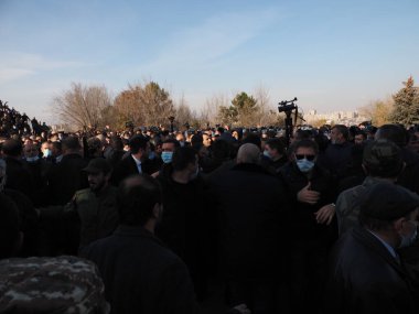 Ermenistan başbakanı Nikol Paşinyan önderliğindeki Yas Yürüyüşü, 19 Aralık 2020 'de vatanları Artsakh Cumhuriyeti' ni Azero-Türkçe terörizmden korumaya çalışırken ölenleri anmak için düzenlendi.