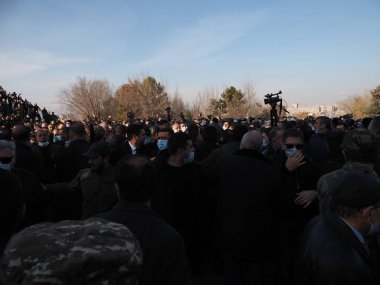 Ermenistan başbakanı Nikol Paşinyan önderliğindeki Yas Yürüyüşü, 19 Aralık 2020 'de vatanları Artsakh Cumhuriyeti' ni Azero-Türkçe terörizmden korumaya çalışırken ölenleri anmak için düzenlendi.
